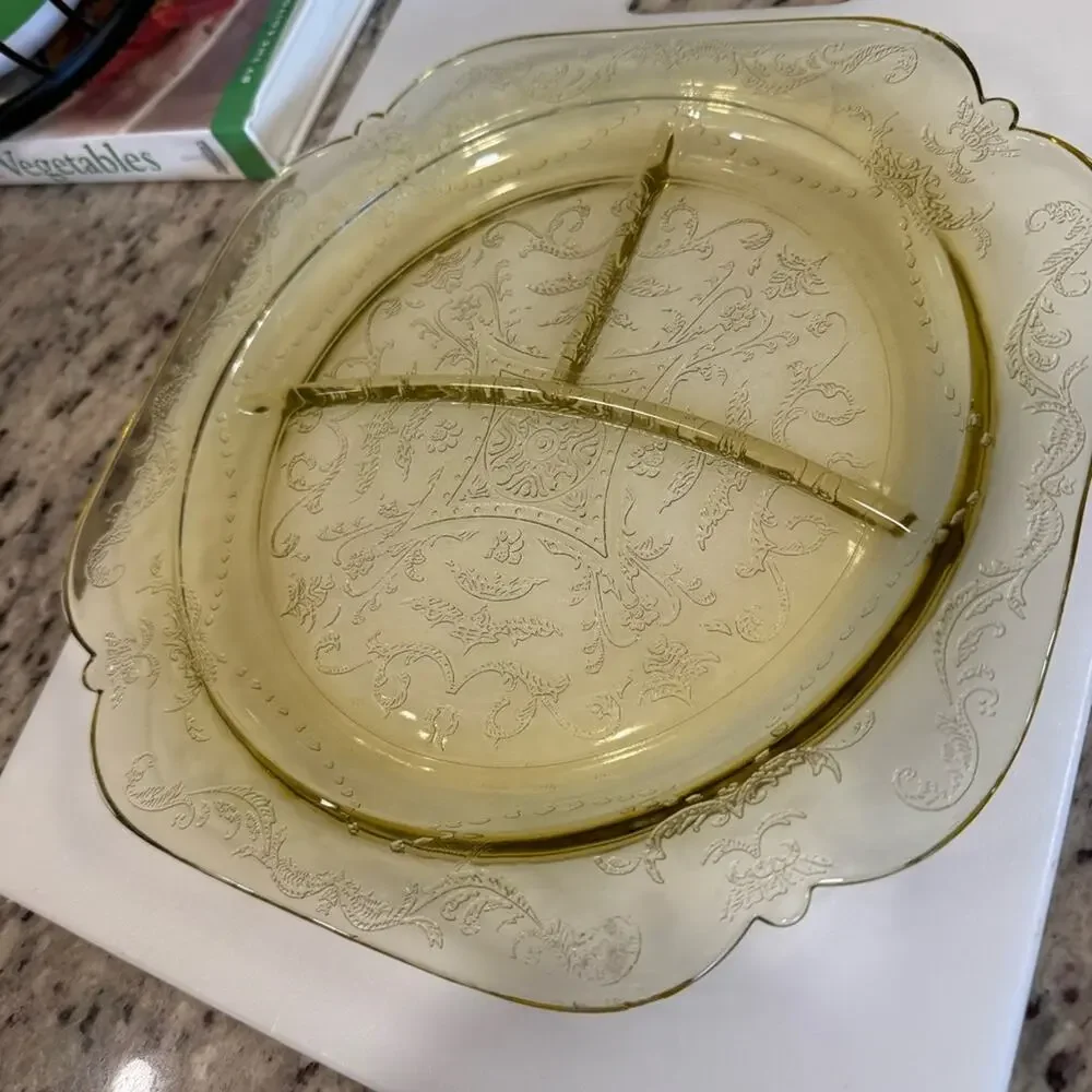 Vintage 1970’s Federal Madrid Depression Glass Plate